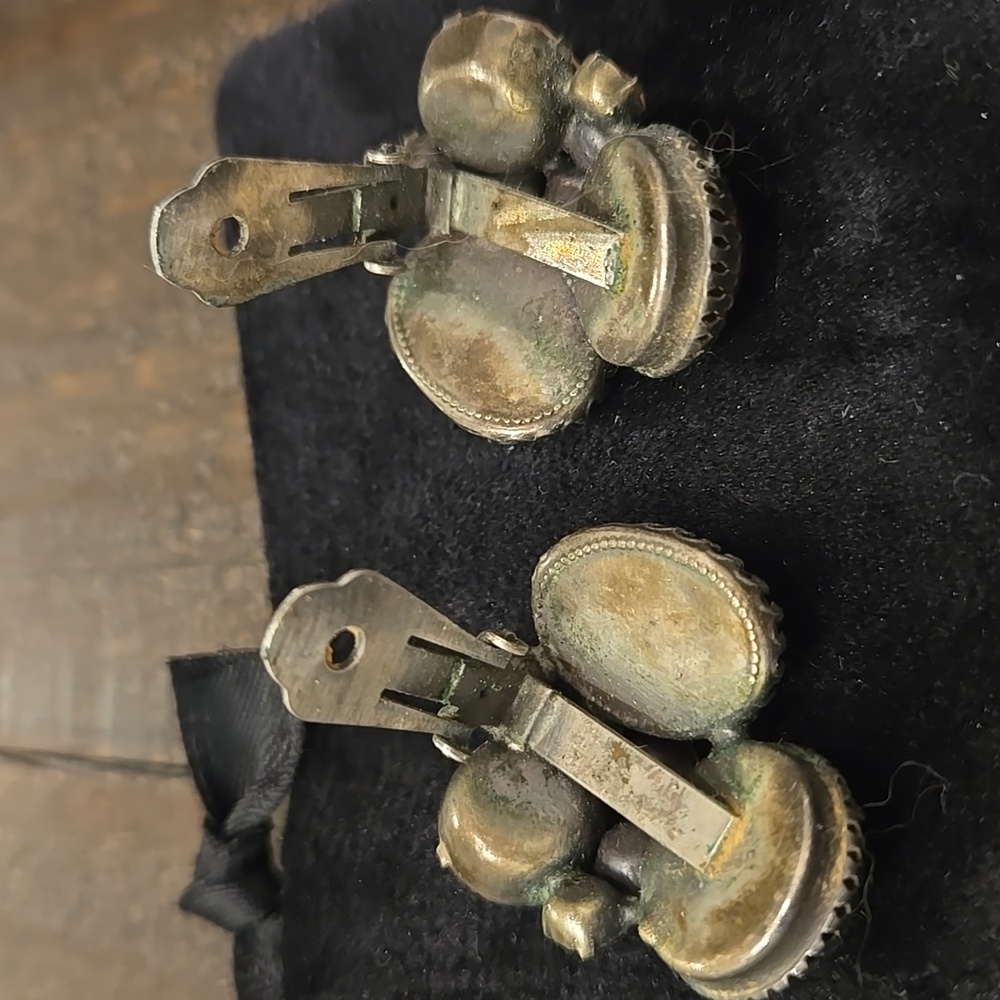 Vintage Regency Jewel Earrings - Picture 5 of 5